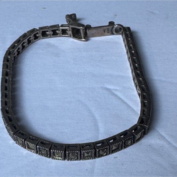 Vintage Sterling Silver 925 Bracelet With Geometric Design & Secure Clasp - Picture 2 of 5